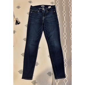 LIKE NEW Good American Good Legs Jeans Size 28